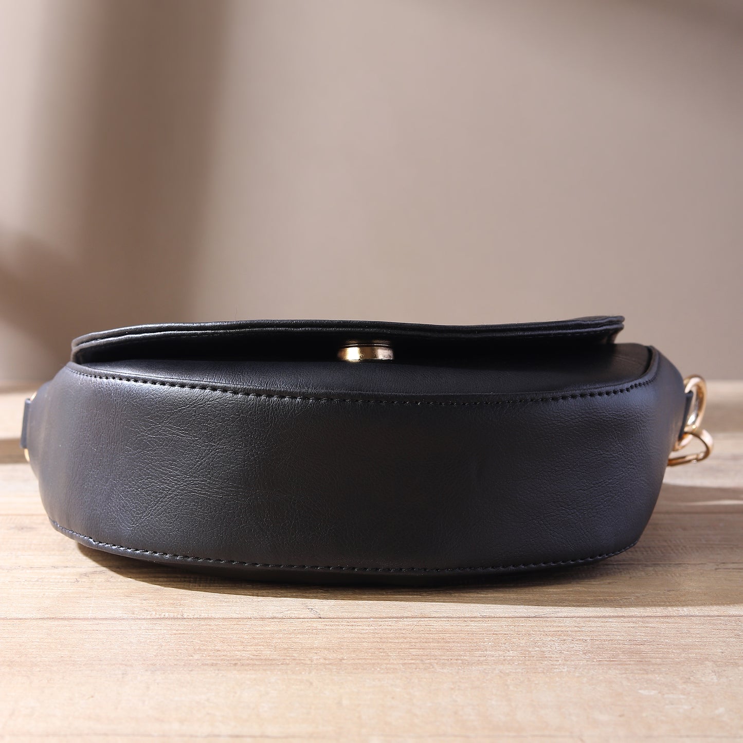 Elegant Crossbody Bag with Adjustable Strap